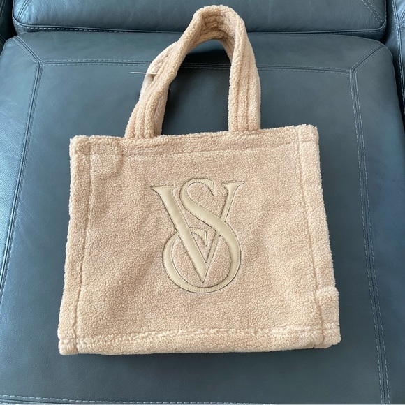 Victoria's Secret Handbags - NWT Victoria’s Secrets Plush Fleece Tote